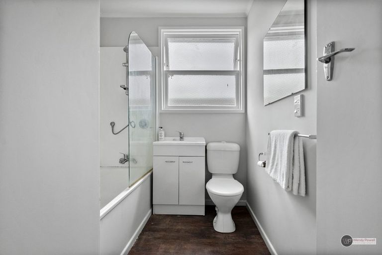 Photo of property in 2/121 Clouston Park Road, Clouston Park, Upper Hutt, 5018