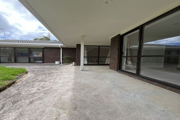 Photo of property in 16 Loloma Drive, Half Moon Bay, Auckland, 2012