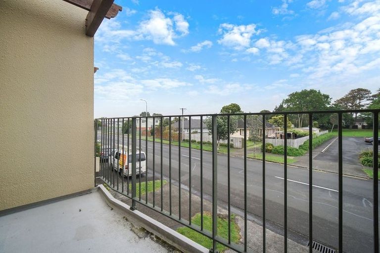 Photo of property in 2/17 Harbour View Road, Te Atatu Peninsula, Auckland, 0610