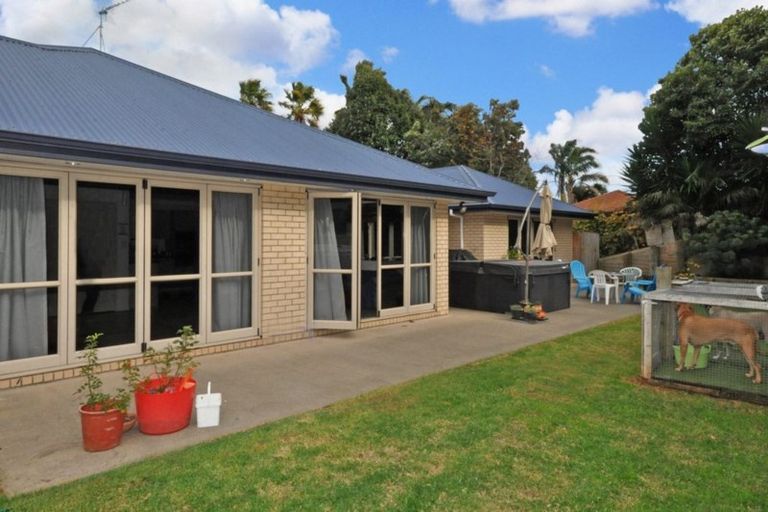 Photo of property in 5 Ernest Shackleton Place, Waiuku, 2123