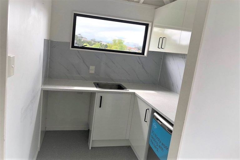 Photo of property in 58 Gladstone Road, Northcote, Auckland, 0627