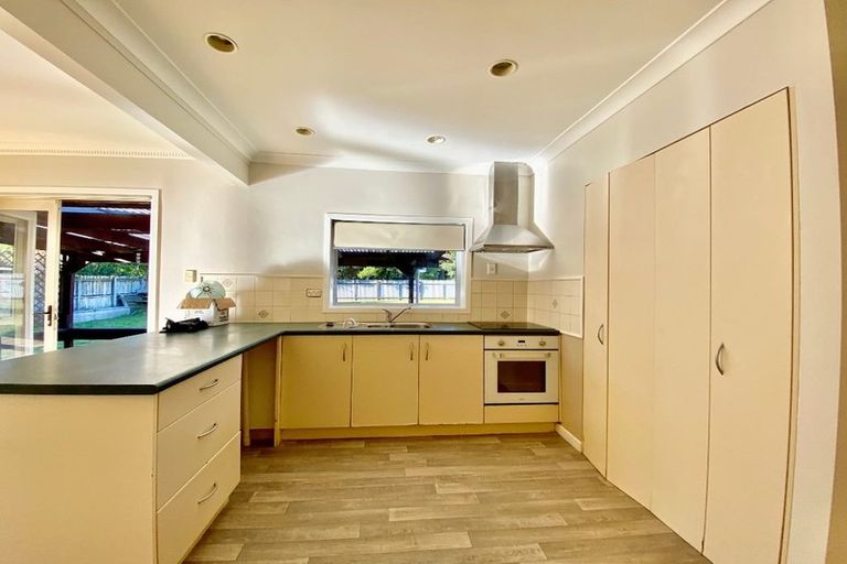 Photo of property in 17 View Road, Papakura, 2110