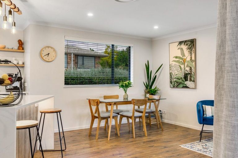 Photo of property in 169k Colwill Road, Massey, Auckland, 0614