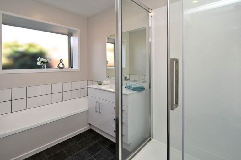 Photo of property in 8 Parkwood Place, Parklands, Christchurch, 8083