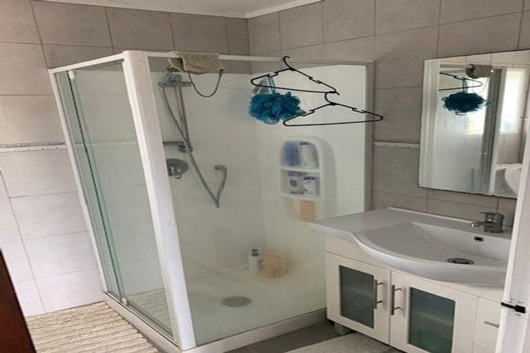 Photo of property in 1/11 Lancelot Place, Glenfield, Auckland, 0629