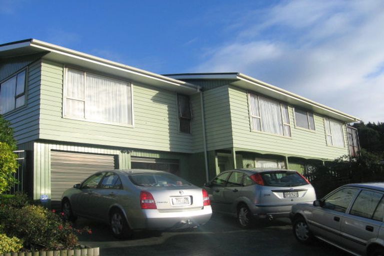 Photo of property in 26 Saint Aidans Way, Tawa, Wellington, 5028