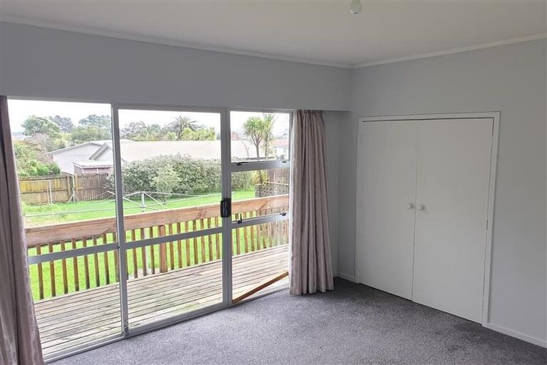 Photo of property in 92 Te Atatu Road, Te Atatu South, Auckland, 0610