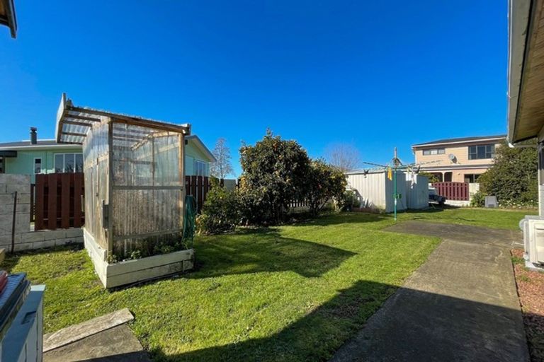 Photo of property in 43 Mahana Road, Ngatea, 3503