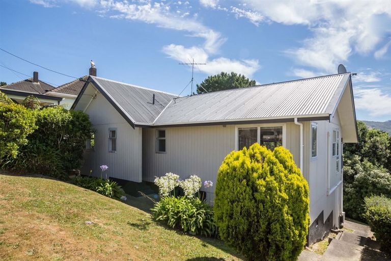 Photo of property in 66 Sievers Grove, Cannons Creek, Porirua, 5024