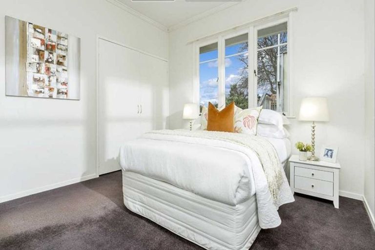 Photo of property in 78a Lake Road, Narrow Neck, Auckland, 0624