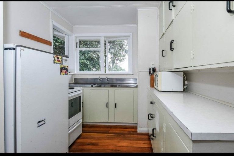 Photo of property in 28 Lincoln Park Avenue, Massey, Auckland, 0614