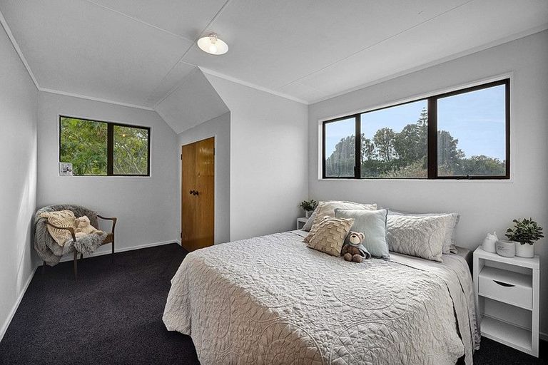 Photo of property in 11 Finer Place, Hawera, 4610