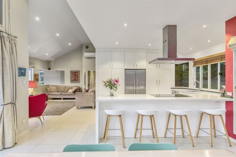 Photo of property in 56 Staincross Street, Green Bay, Auckland, 0604