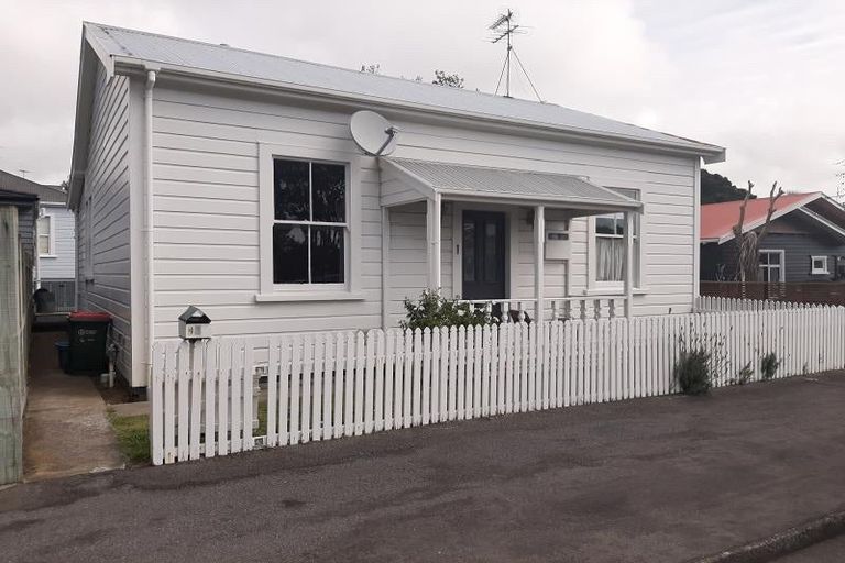 Photo of property in 1 Gaine Street, New Plymouth, 4310