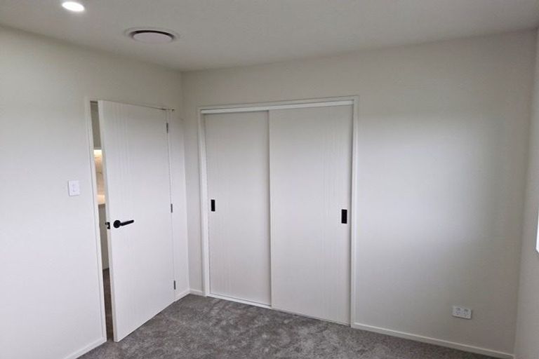 Photo of property in 16a Hobsonville Road, West Harbour, Auckland, 0618