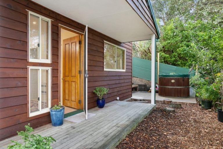 Photo of property in 1/7 Wiriana Place, Stanmore Bay, Whangaparaoa, 0932