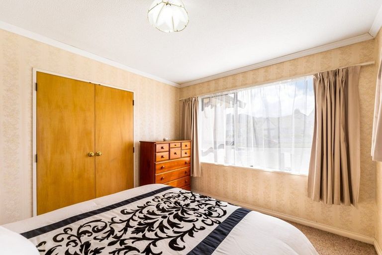 Photo of property in 1/24 Comeskey Grove, Elderslea, Upper Hutt, 5018