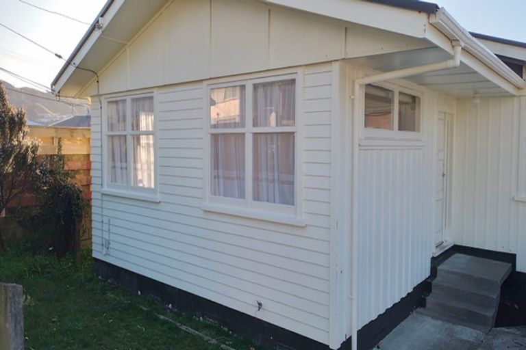 Photo of property in 7 Terrance Grove, Paparangi, Wellington, 6037