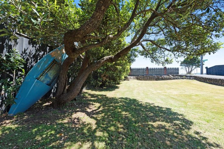 Photo of property in 104 Marine Parade, Paraparaumu Beach, Paraparaumu, 5032