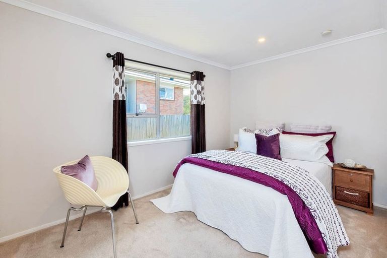 Photo of property in 5 Solar Road, Glen Eden, Auckland, 0602