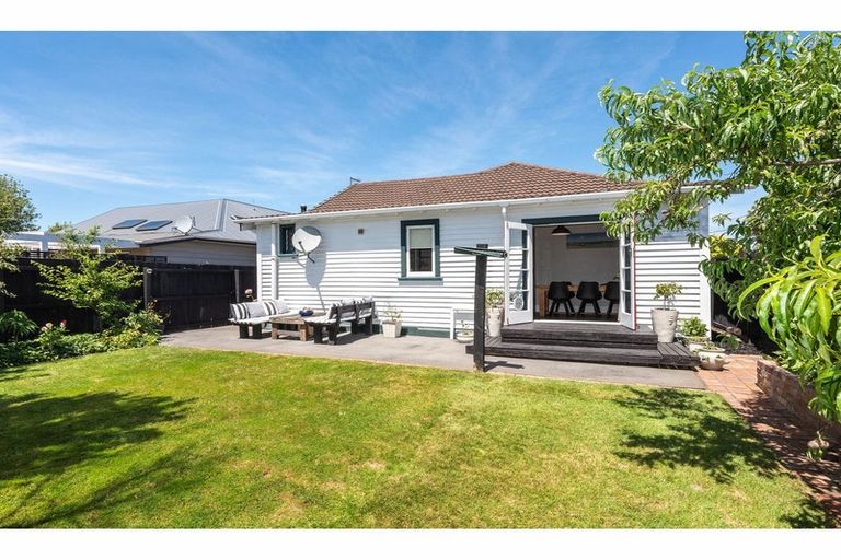 Photo of property in 37 Hendon Street, Edgeware, Christchurch, 8013