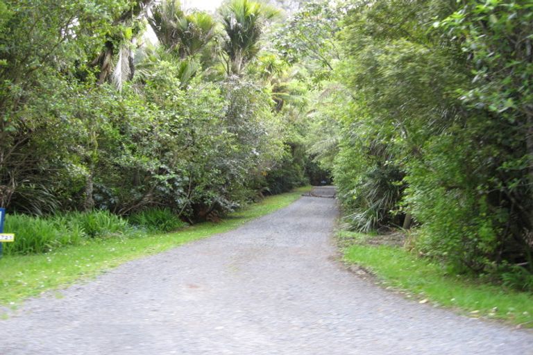 Photo of property in 53 Bush Road, Waiatarua, Auckland, 0604