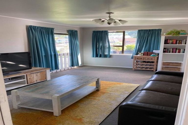 Photo of property in 25 Topliss Drive, Northcross, Auckland, 0632