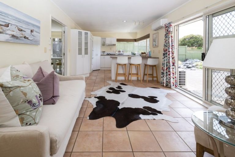 Photo of property in 24 Fremantle Place, Pakuranga Heights, Auckland, 2010