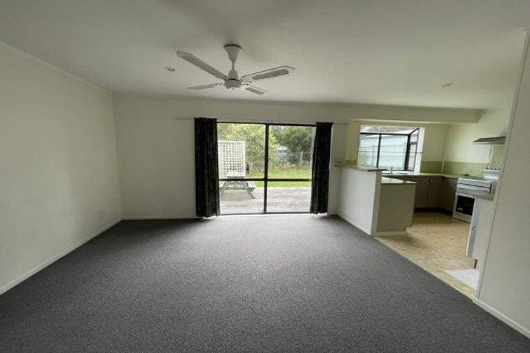 Photo of property in 12 Sumich Place, West Harbour, Auckland, 0618