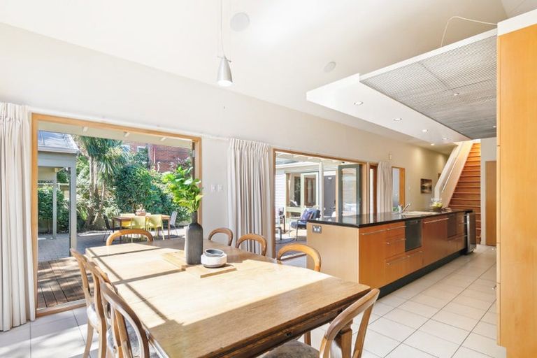 Photo of property in 8 Ranikhet Way, Khandallah, Wellington, 6035