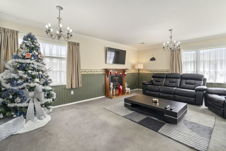 Photo of property in 33 Peel Place, Wainuiomata, Lower Hutt, 5014