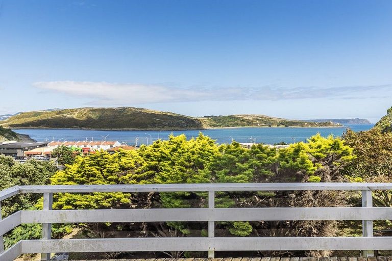 Photo of property in 5b Acheron Road, Paremata, Porirua, 5026