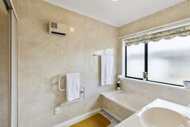 Photo of property in 62 Arawhata Road, Paraparaumu, 5032