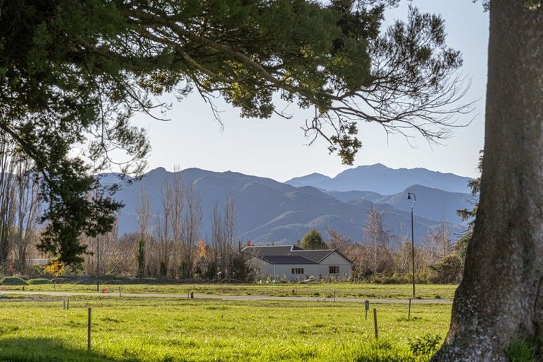 Photo of property in 23 Orchard Road, Greytown, 5712