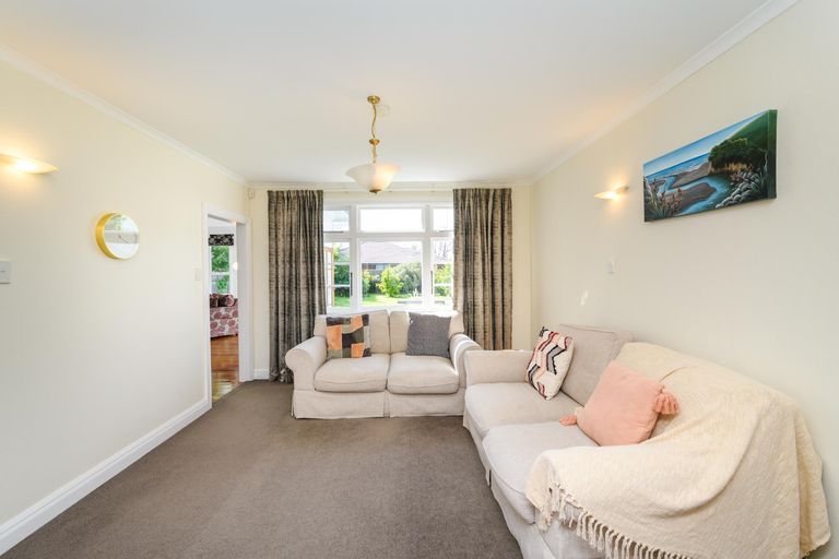 Photo of property in 15 Elmira Avenue, Hokowhitu, Palmerston North, 4410