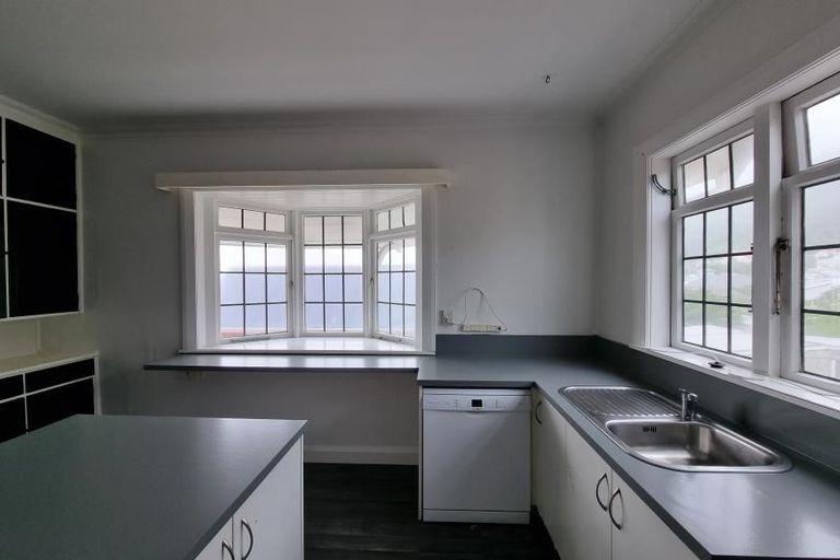 Photo of property in 212 Queens Drive, Lyall Bay, Wellington, 6022