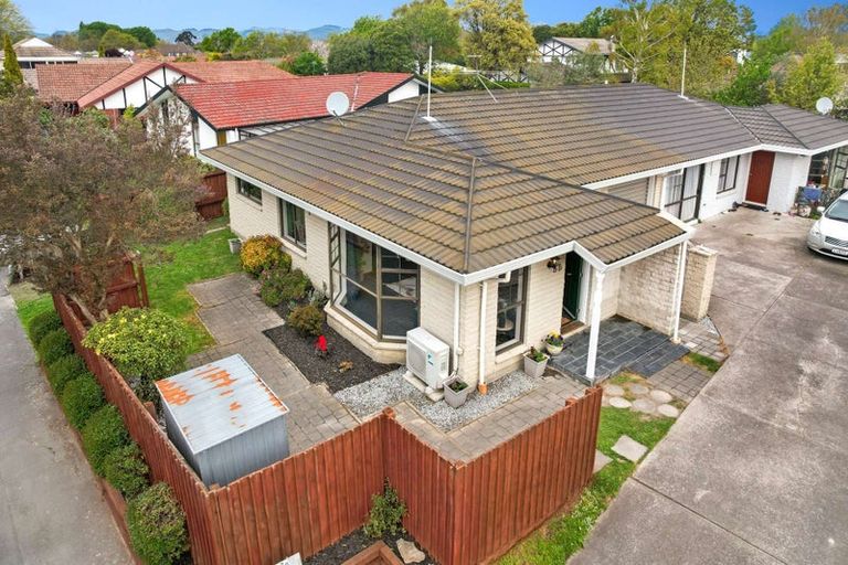 Photo of property in 1/37 Karnak Crescent, Russley, Christchurch, 8042