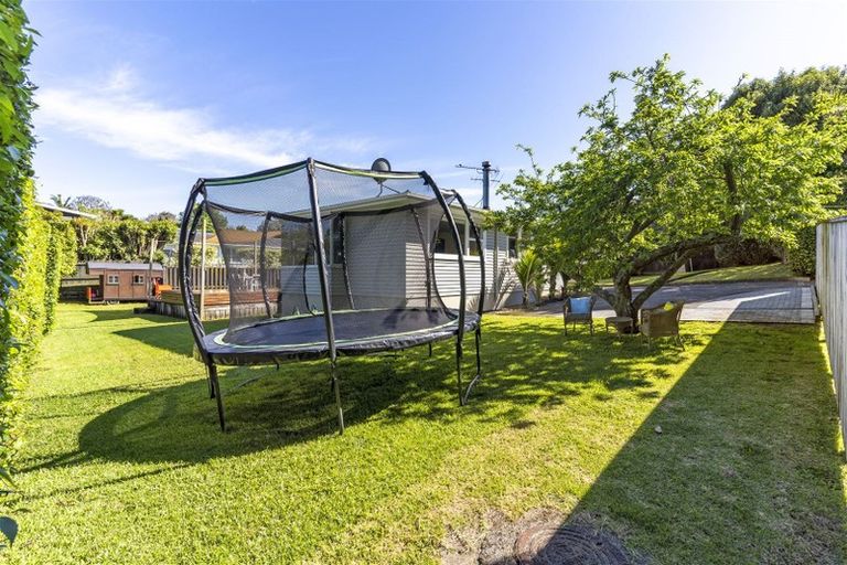 Photo of property in 61 Patons Road, Howick, Auckland, 2014