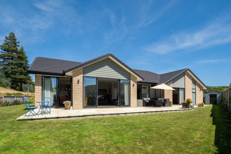 Photo of property in 10 Admiralty Place, Waikawa, Picton, 7220