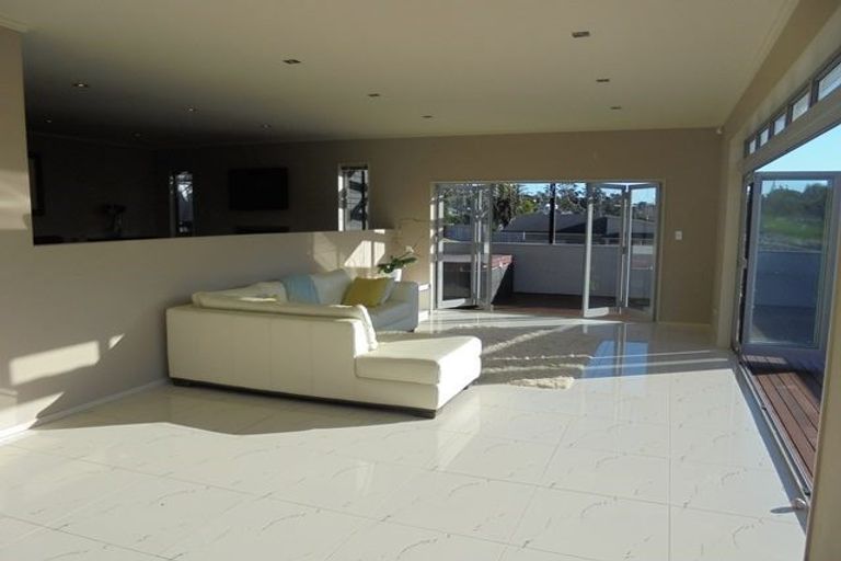 Photo of property in 19 Hawaiian Parade, Arkles Bay, Whangaparaoa, 0932