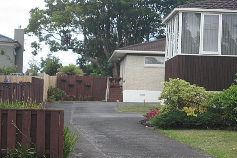 Photo of property in 2/8 Trafalgar Road, Milford, Auckland, 0620