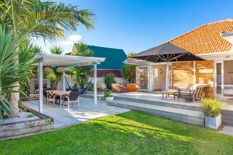 Photo of property in 5 Puriri Street, Raglan, 3225