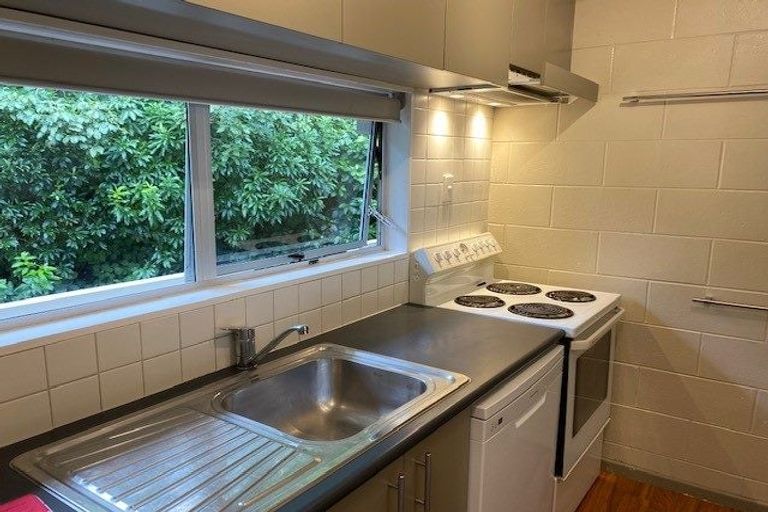 Photo of property in 4/49 Maungaraki Road, Korokoro, Lower Hutt, 5012