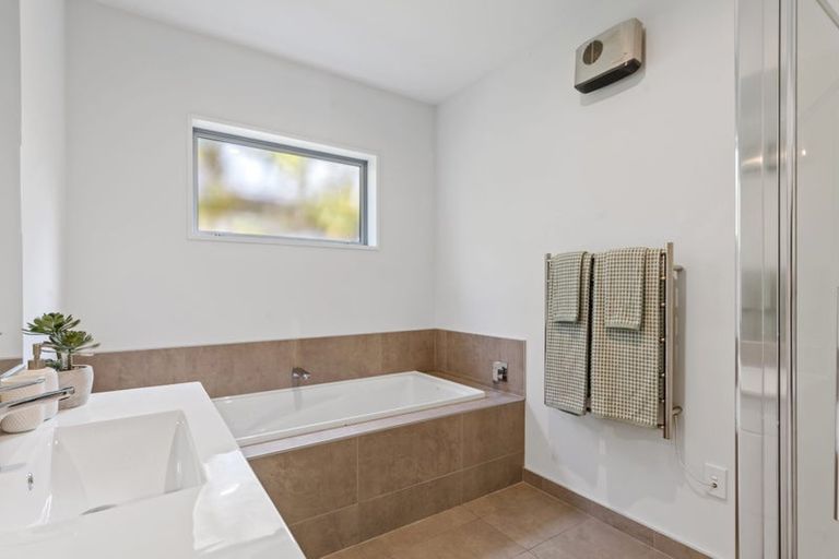 Photo of property in 46 Mcfaddens Road, St Albans, Christchurch, 8052