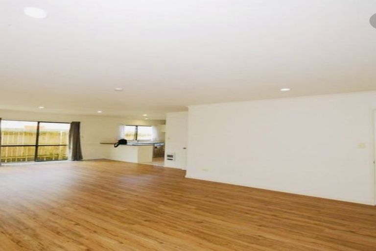 Photo of property in 74 Redcastle Drive, East Tamaki, Auckland, 2013