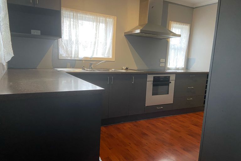 Photo of property in 1 River Road, Te Atatu Peninsula, Auckland, 0610