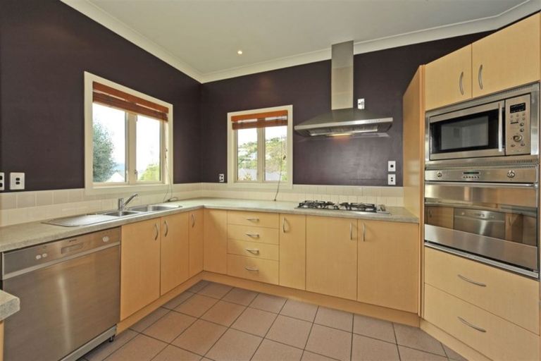 Photo of property in 16 Basil Place, Mount Pleasant, Christchurch, 8081