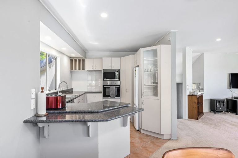 Photo of property in 8 Jean Place, Stanmore Bay, Whangaparaoa, 0932