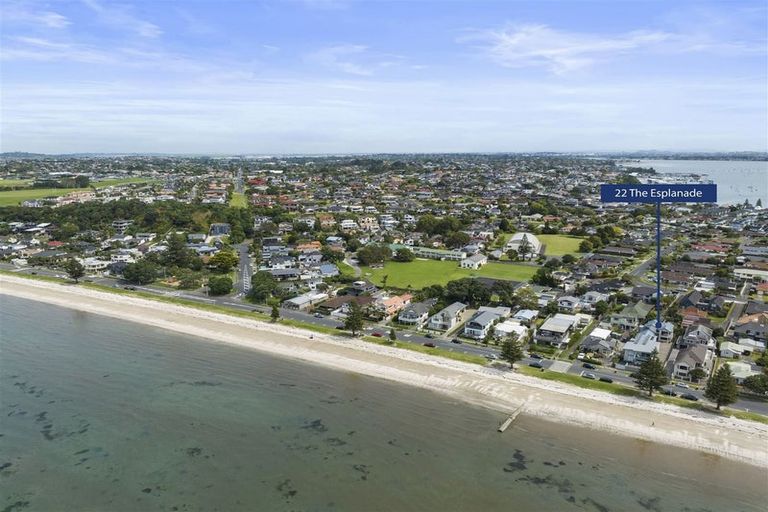 Photo of property in 22 The Esplanade, Eastern Beach, Auckland, 2012