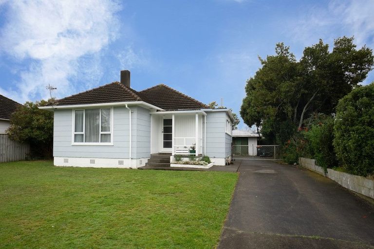 Photo of property in 12 Montrose Place, Takaro, Palmerston North, 4412